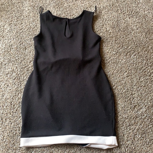 Black and white dress - Picture 2 of 3